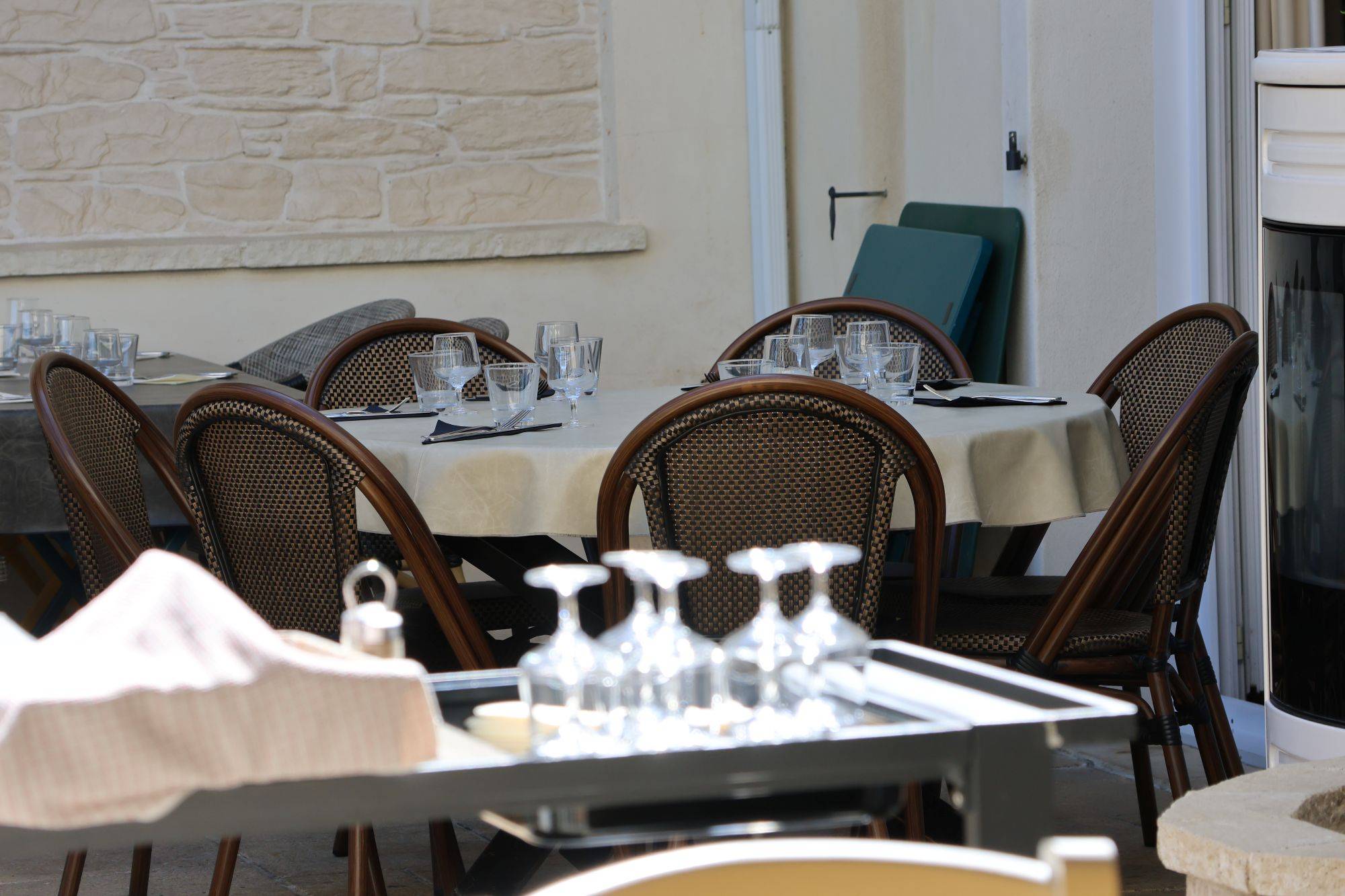 Table extérieure du restaurant